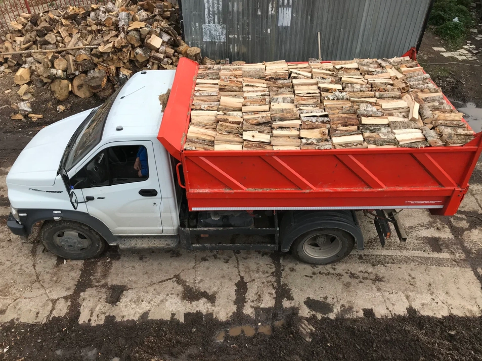 Склад дров компании Дровяной